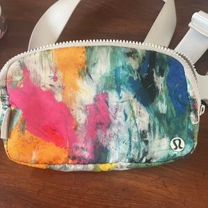 Multicolored belt bag